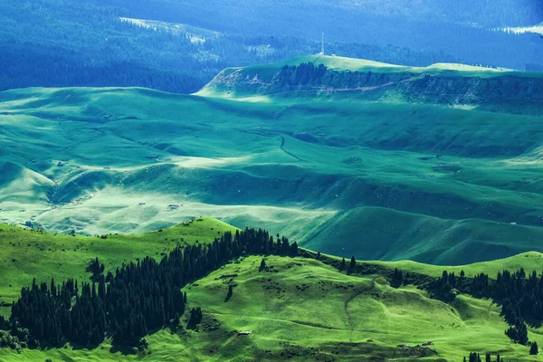 Bela Paisagem Com Uma Montanha — Fotografia de Stock