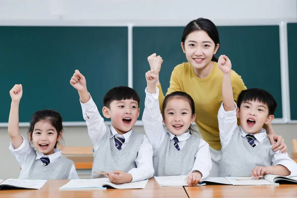 Asian Students Studying Classroom — Stock Photo, Image