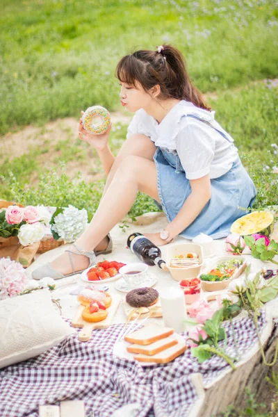 young woman with a picnic basket with a croissant