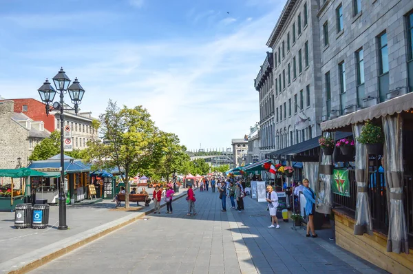 Toeristen op de place Jacques Cartier — Stockfoto