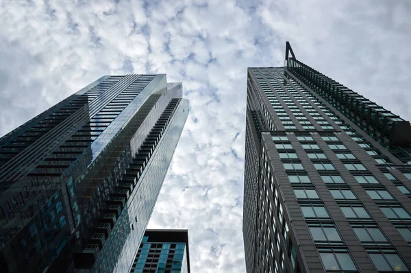 Los altos rascacielos de negocios — Foto de Stock