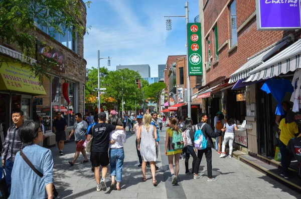 Piccola strada nel quartiere chinatown di Montreal — Foto Stock