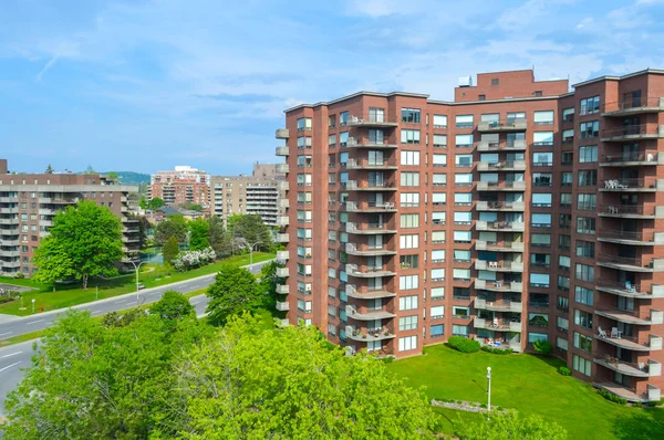 Edificios Condominios Modernos Con Enormes Ventanas Balcones Montreal Canadá —  Fotos de Stock