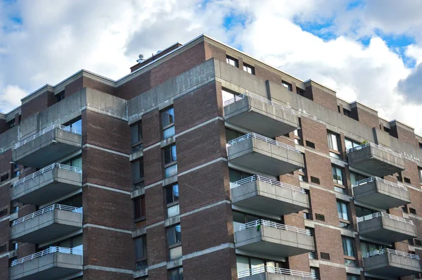 Moderne Eigentumswohnungen Und Häuser Mit Riesigen Fenstern Und Balkonen Montreal — Stockfoto