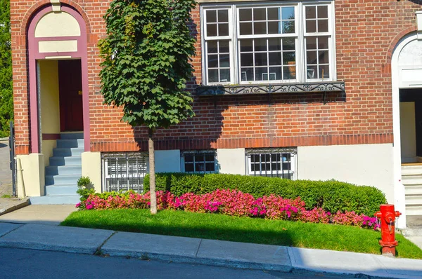 Antigua Casa Cara Con Enormes Ventanas Montreal Centro Canadá — Foto de Stock