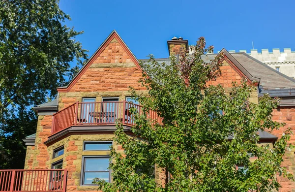 Antigua Casa Cara Con Enormes Ventanas Montreal Centro Canadá — Foto de Stock