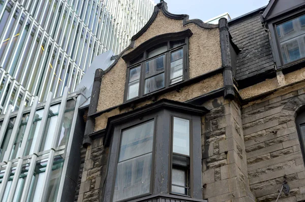 몬트리올 시내에 커다란 창문이 새집들 캐나다 — 스톡 사진