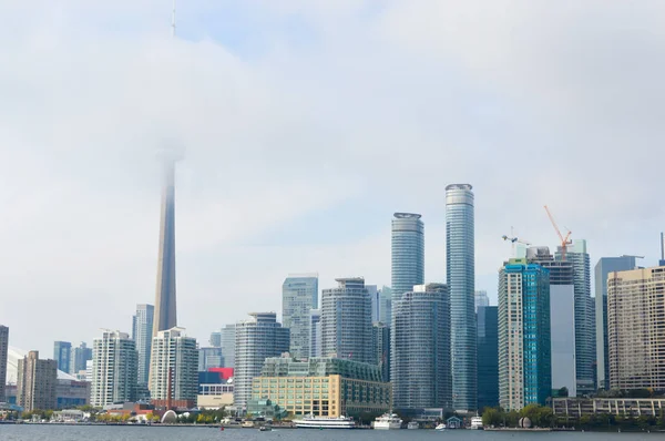 Toronto downtown, Cn Kulesi ve kat mülkiyeti İnşaat