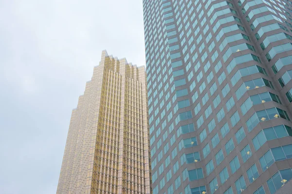 Fachada Rascacielos Cristal Dorado Centro Toronto Ángulo Bajo — Foto de Stock