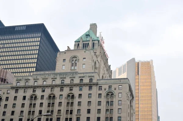 Toronto Downtown Düşük Açılı Siyah Cam Gökdelenlerin Cephe — Stok fotoğraf