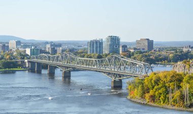 Ottawa şehir manzarası panorama kentsel tarihi binalar ile nehir üzerinde