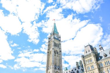 Merkezi bloğu ve Barış Kulesi Parlamentosu Hill, Ottawa, Canada.