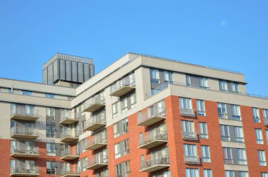 Modern konut binalar büyük pencereler ve balkon Montreal, Kanada