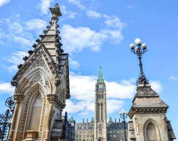 Torre Del Reloj Del Parlamento Ottawa Detrás Valla Canadá — Foto de Stock