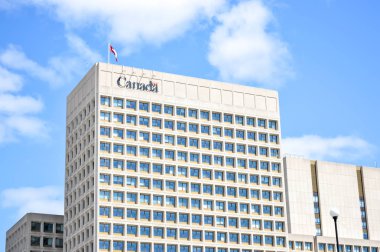 Ottawa, Kanada - 2 Eylül 2016: Kanada işareti Ottawa binanın önünde.