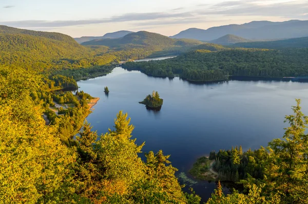 Mont Tremblant Milli Parkı Nda Bir Dağ Üstüne Doğal Görünümünden — Stok fotoğraf