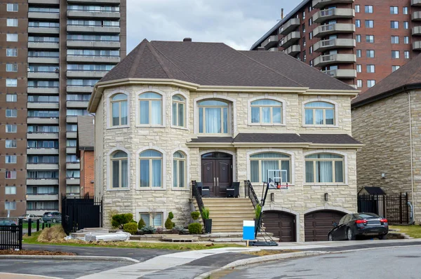 Bostäder Byggnad Med Balkong Montreal Downtown Kanada — Stockfoto