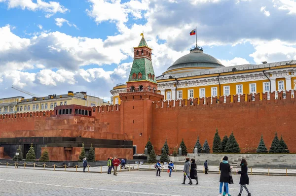 Moskova Rusya Nisan 2015 Lenin Mozolesi Kremlin Duvara Kızıl Meydan — Stok fotoğraf