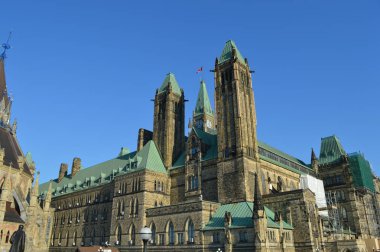 Arkadan Görünüm Merkezi Block ve Barış Kulesi Parlamentosu Hill, Ottawa, Kanada. Merkezi blok ev Kanada Parlamentosu. 