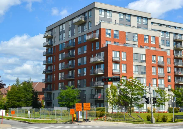 Edificios Condominios Modernos Con Enormes Ventanas Montreal Canadá —  Fotos de Stock