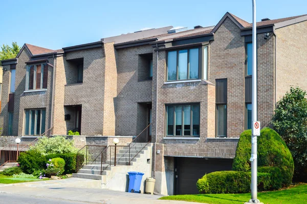 Casa Moderna Cara Con Enormes Ventanas Montreal Canadá — Foto de Stock