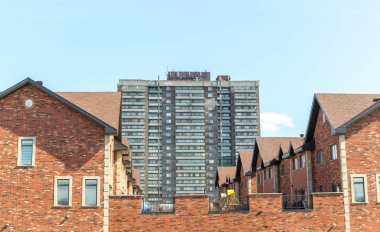Pahalı modern townhouses ve Montreal, Kanada'da bir apartman binası.
