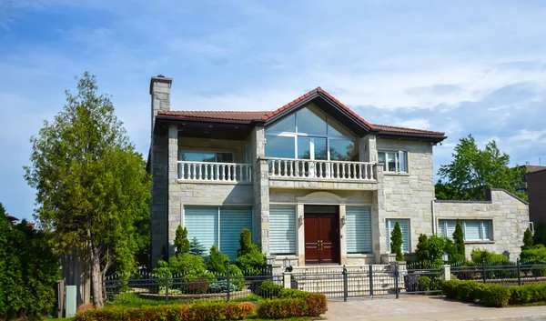 Casa Lujo Montreal Canadá Contra Cielo Azul — Foto de Stock