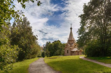 Yeni, Ortodoks ahşap Kilisesi Peygamber Elijah. Karelya, Petrozavodsk 2016. O bellekte mahalli çatışmalar paraşütçüler, Karelya yerlileri öldürdü.