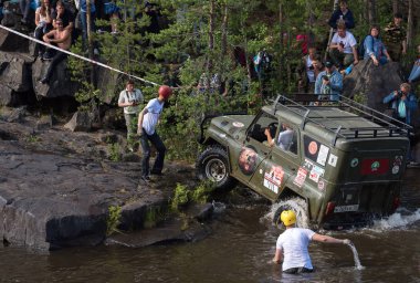 22.07.2017. off-road yarış. Girvas 22/07/2017. SUV, cip, ATV. Yaz, kum.