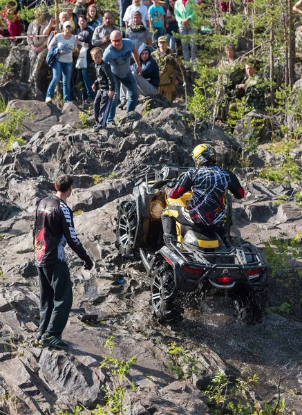 22.07.2017. off-road yarış. Girvas 22/07/2017. SUV, cip, ATV. Yaz, kum.