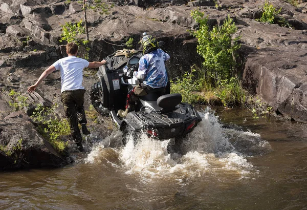 22.07.2017. off-road yarış. Girvas 22/07/2017. SUV, cip, ATV. Yaz, kum. Sudan atlar