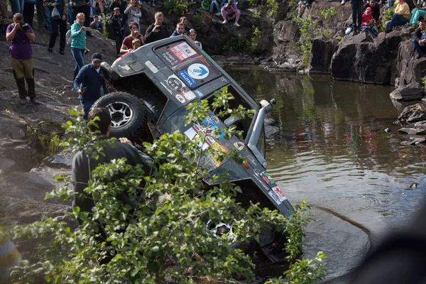  22.07.2017.off-road yarış. Girvas. SUV, cip, ATV. Yaz, kum. Ölümcül tehlike. Zor yol gerinmek off-roader yarış katılımcıların çevirir.