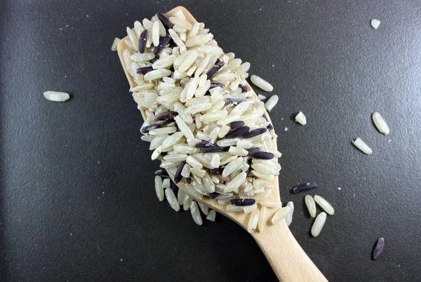 pirinç berry ve kaşık