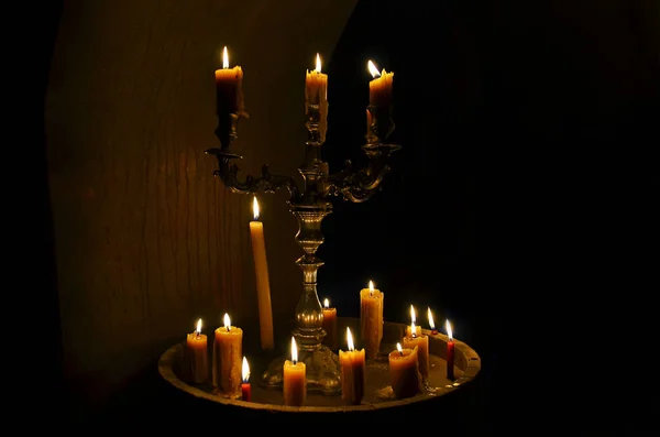 Antike Kerze brennt Stockbild