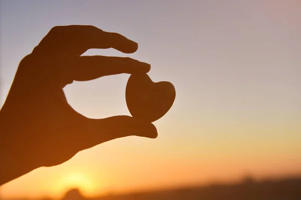 Hart Handen Tegen Achtergrond Van Een Prachtige Zonsondergang Hoop — Stockfoto