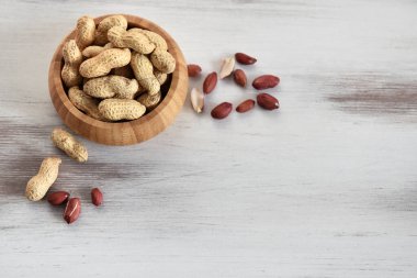 Bambu eko kasesinde kabuklu fıstık var. protein zengin fasulye