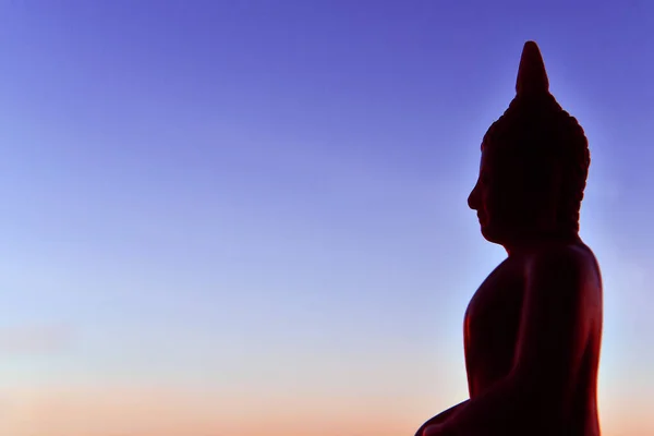 Figurine Bouddha Coucher Soleil Silhouette Dieu Contre Ciel Calme Harmonie — Photo