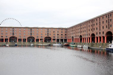 Liverpool, İngiltere 'deki Albert Rıhtım binaları ve depoları