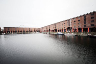 Liverpool, İngiltere 'deki Albert Rıhtım binaları ve depoları