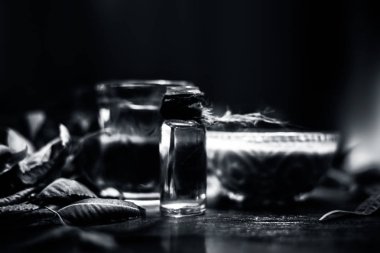 El yapımı Hint Nim Kozmetik Masada, siyah beyaz