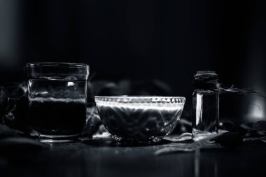 El yapımı Hint Nim Kozmetik Masada, siyah beyaz