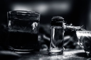 El yapımı Hint Nim Kozmetik Masada, siyah beyaz
