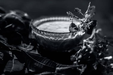 El yapımı Hint Nim Kozmetik Masada, siyah beyaz