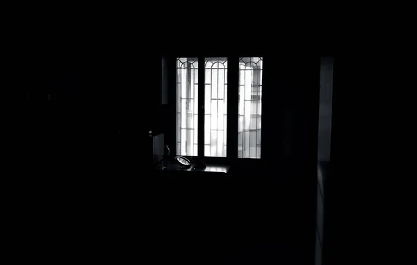 Man Standing Dark Room — Stock Photo, Image