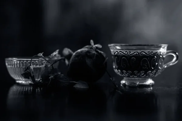 Найкращий Детоксикаційний Напій Чорній Глянсовій Поверхні Склянці Буряковий Чай Прозорій — стокове фото