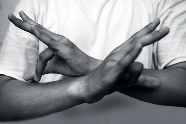 Изолированные Руки Мужчины Подростка Делающего Мудру Йоги Бутадамара Мудру Йоги — стоковое фото