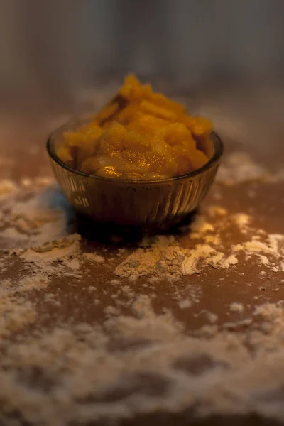 Nos Meggyújtott Jaggery Vagy Cukrászati Cukor Egy Üvegtálban Más Néven — Stock Fotó