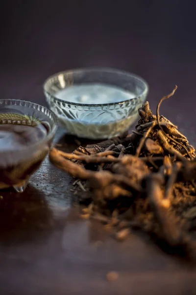 Rohe Ayurvedische Kräuter Chitrak Plutbago Zeylanica Wurzeln Auf Der Braun — Stockfoto