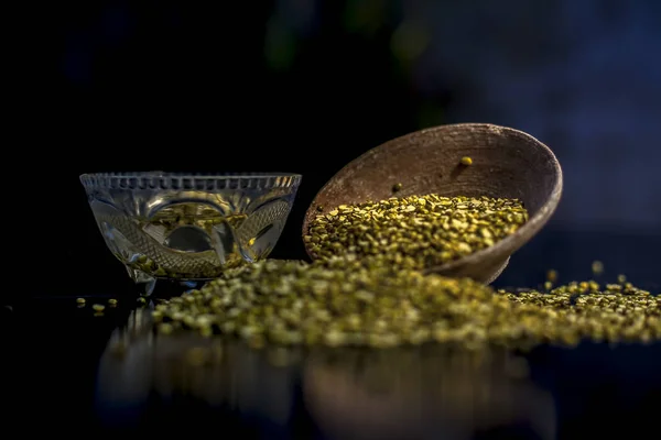 Fechar Tiro Feijão Mungo Moong Dal Uma Tigela Argila Juntamente — Fotografia de Stock