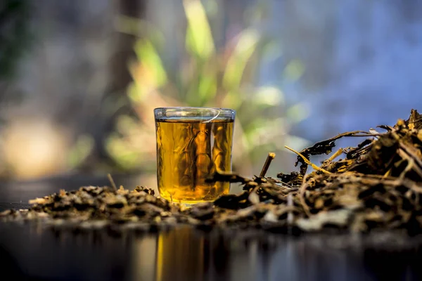 Remedio Para Asma Superficie Madera Que Consta Algunas Hojas Ardusi — Foto de Stock